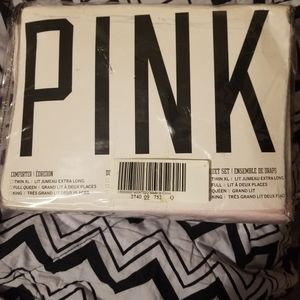 VS PINK SHEET SET NWT